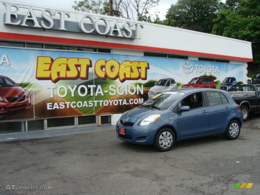 2010 Yaris 5 Door Liftback - Bayou Blue Pearl / Dark Charcoal photo #1