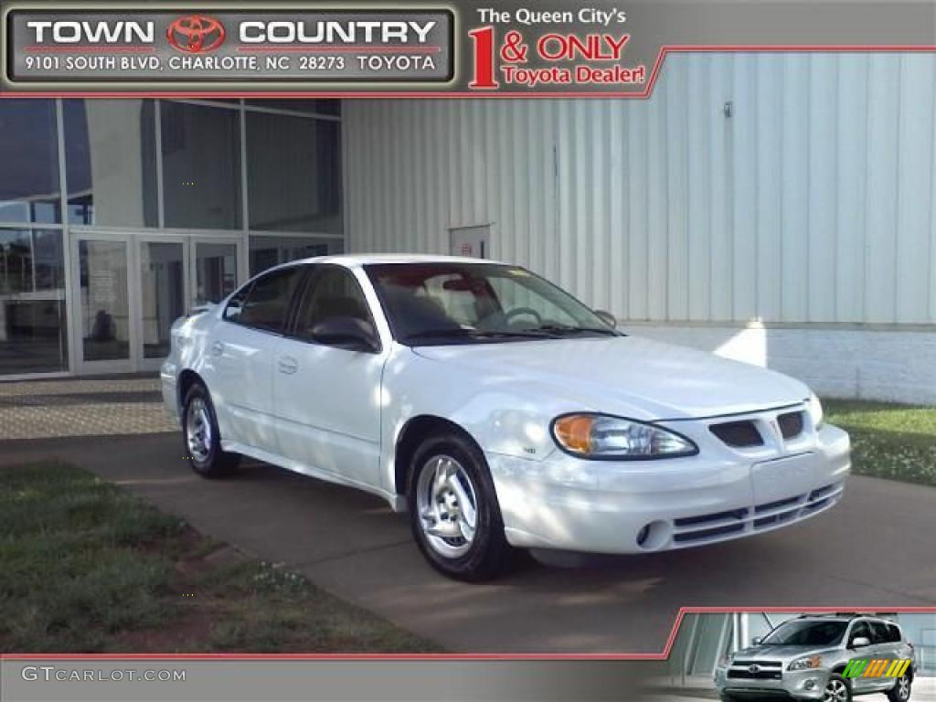 2005 Grand Am SE Sedan - Summit White / Dark Pewter photo #1