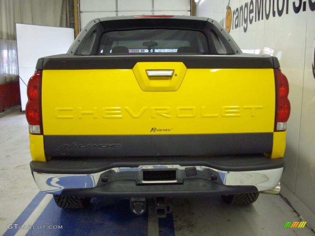 2003 Avalanche 1500 Z71 4x4 - Yellow / Dark Charcoal photo #4