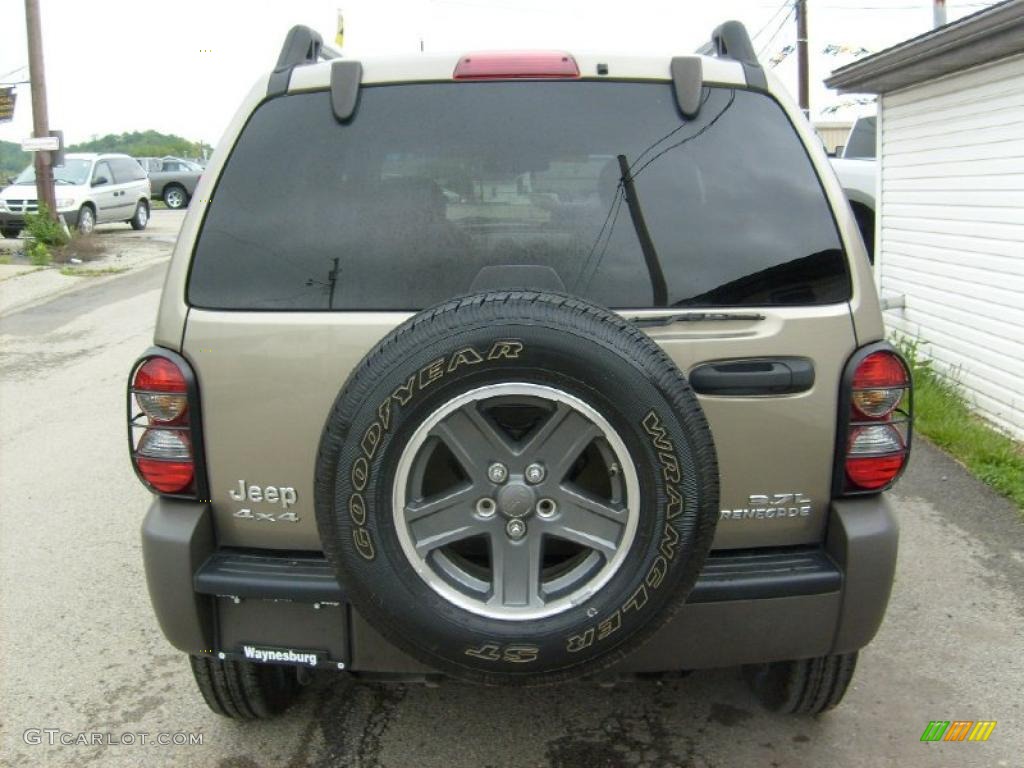 2006 Liberty Renegade 4x4 - Light Khaki Metallic / Dark Khaki/Light Graystone photo #4