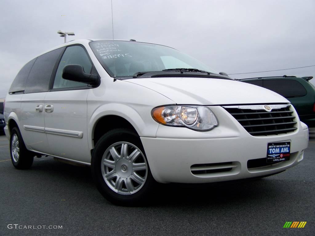 2007 Town & Country Touring - Stone White / Medium Slate Gray photo #4