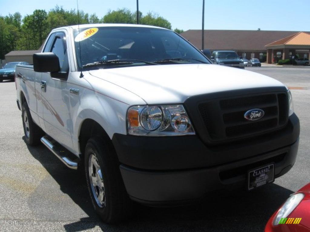2006 F150 XL Regular Cab - Oxford White / Medium/Dark Flint photo #2