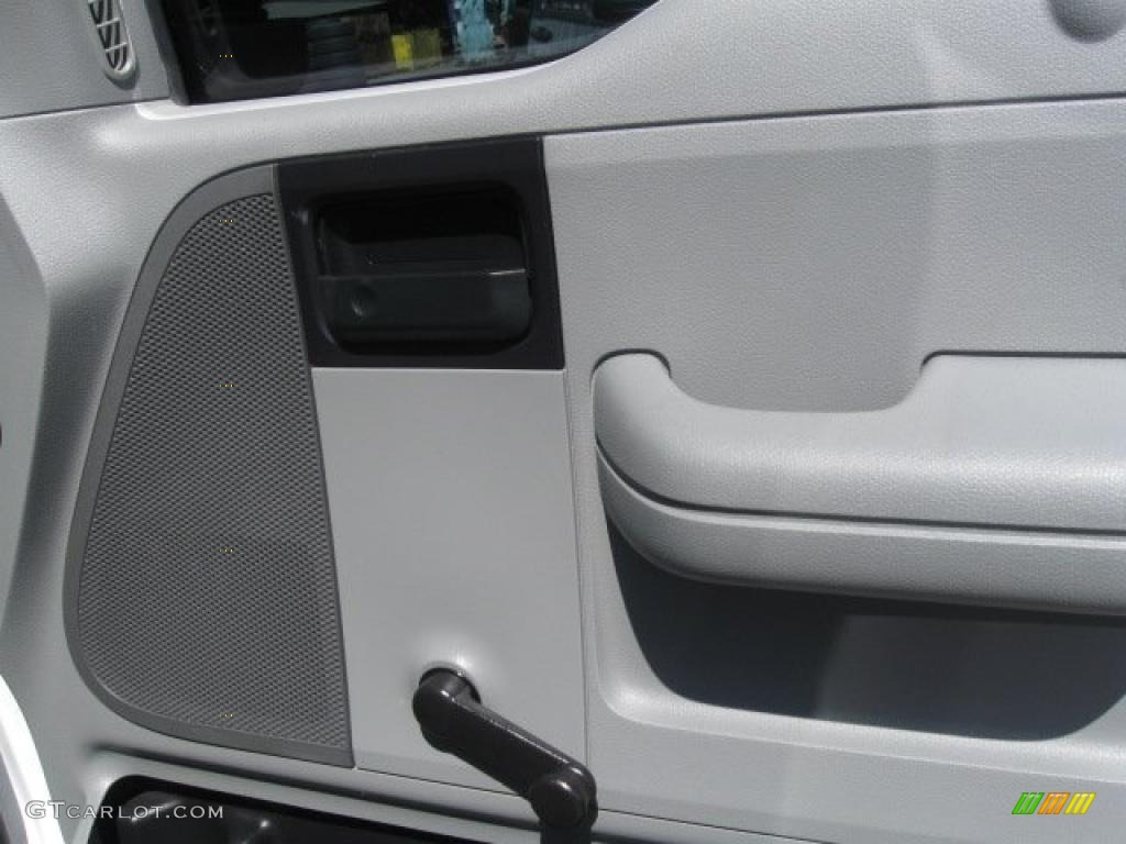 2006 F150 XL Regular Cab - Oxford White / Medium/Dark Flint photo #11