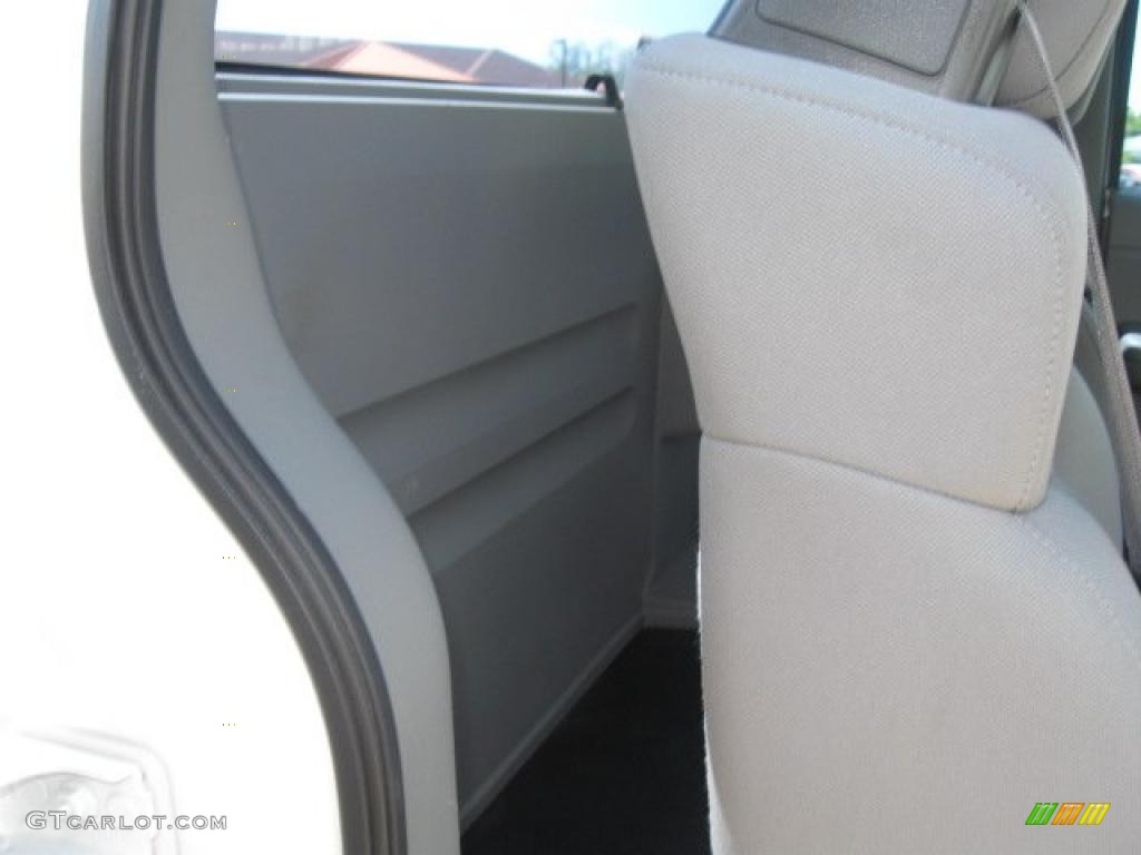 2006 F150 XL Regular Cab - Oxford White / Medium/Dark Flint photo #12