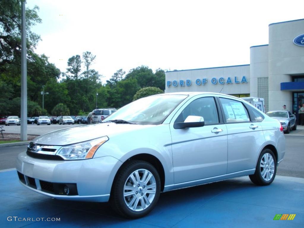 2010 Focus SEL Sedan - Ingot Silver Metallic / Medium Stone photo #1