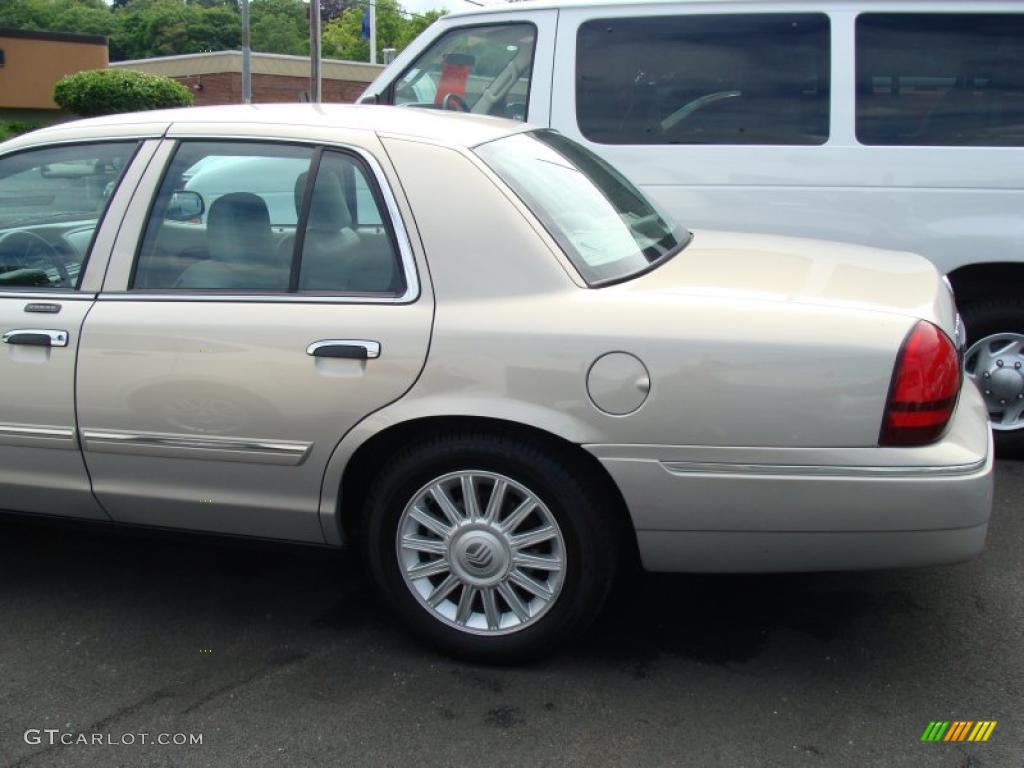 2009 Grand Marquis LS - Smokestone Metallic / Light Camel photo #5