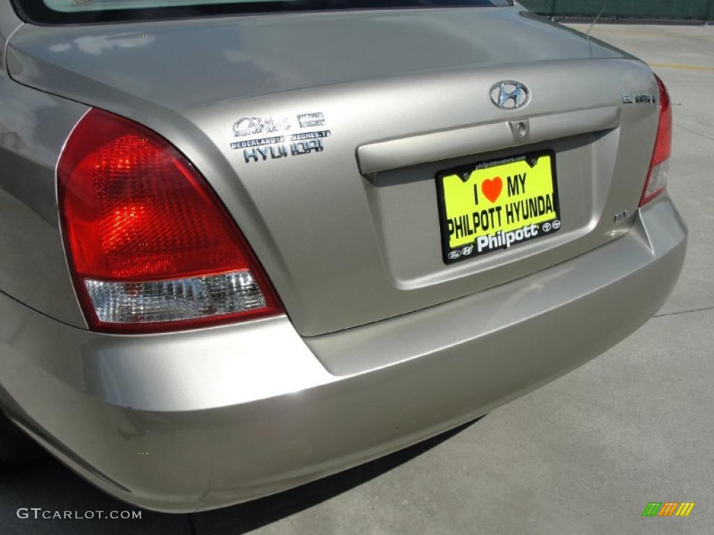 2002 Elantra GLS Sedan - Champagne Beige / Beige photo #18