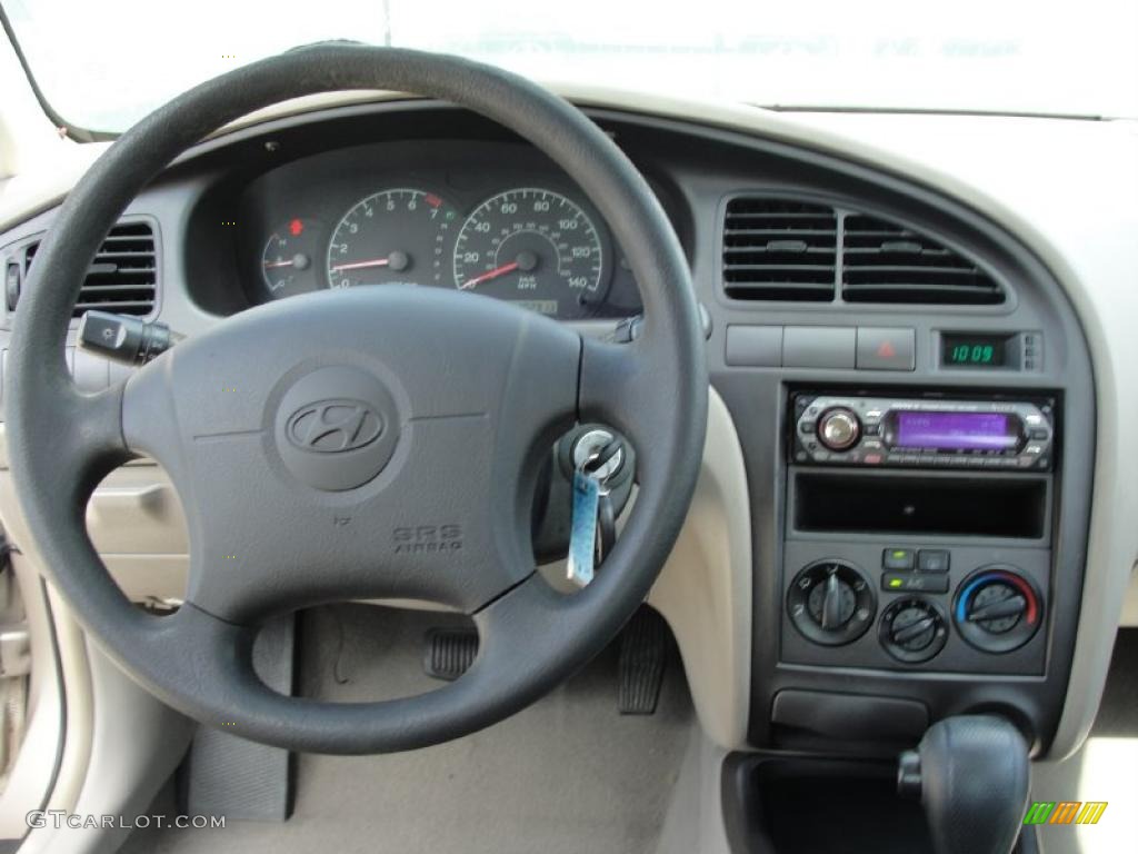 2002 Elantra GLS Sedan - Champagne Beige / Beige photo #32