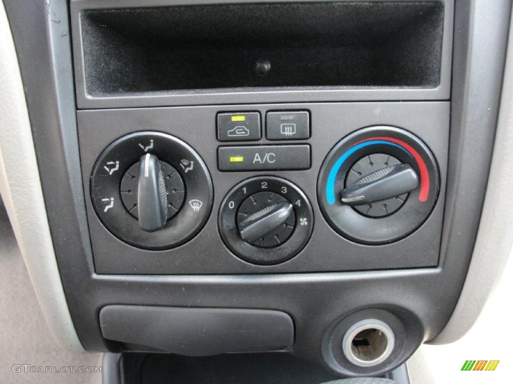 2002 Elantra GLS Sedan - Champagne Beige / Beige photo #34