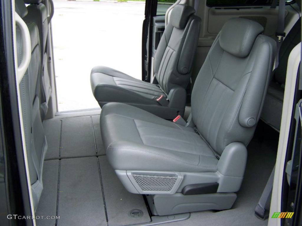 2008 Town & Country Touring - Brilliant Black Crystal Pearlcoat / Medium Slate Gray/Light Shale photo #11