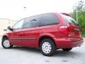2007 Inferno Red Crystal Pearl Chrysler Town & Country   photo #3