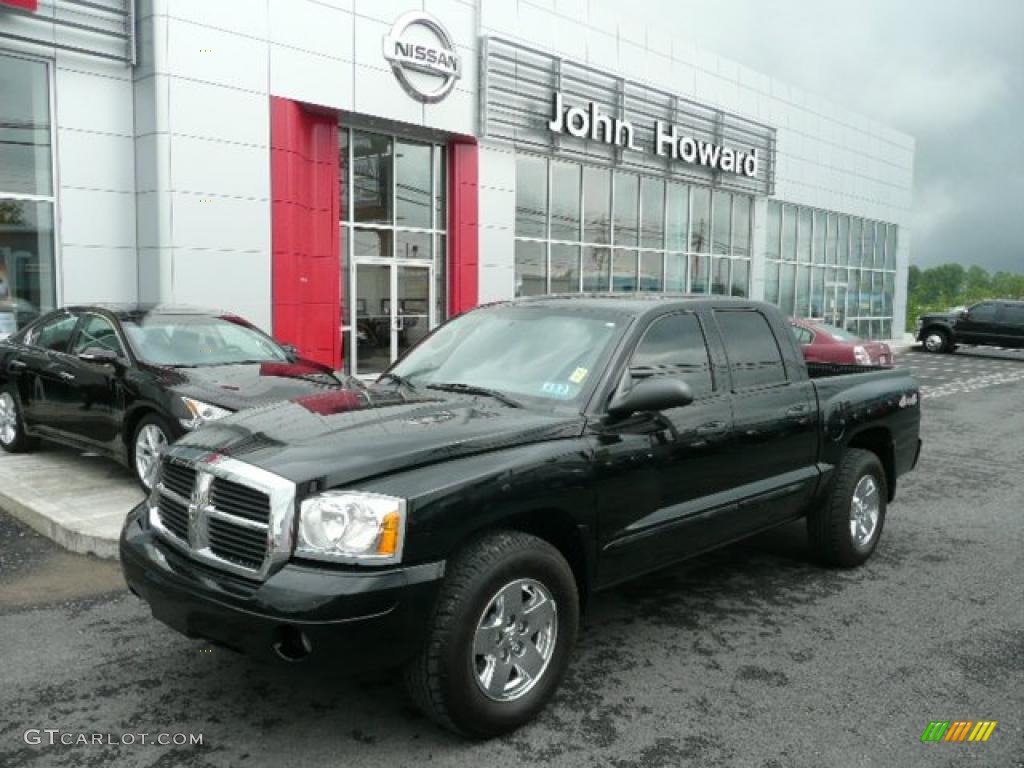 2005 Dakota Laramie Quad Cab 4x4 - Black / Medium Slate Gray photo #1