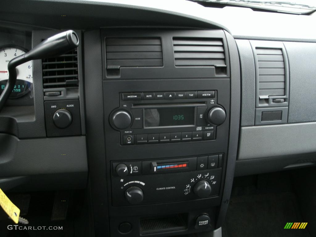 2006 Durango SXT 4x4 - Black / Light Graystone photo #10