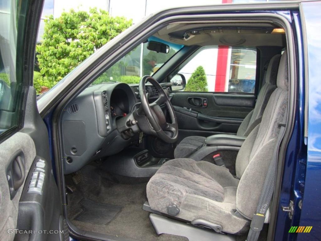 2002 S10 LS Crew Cab 4x4 - Indigo Blue Metallic / Graphite photo #29