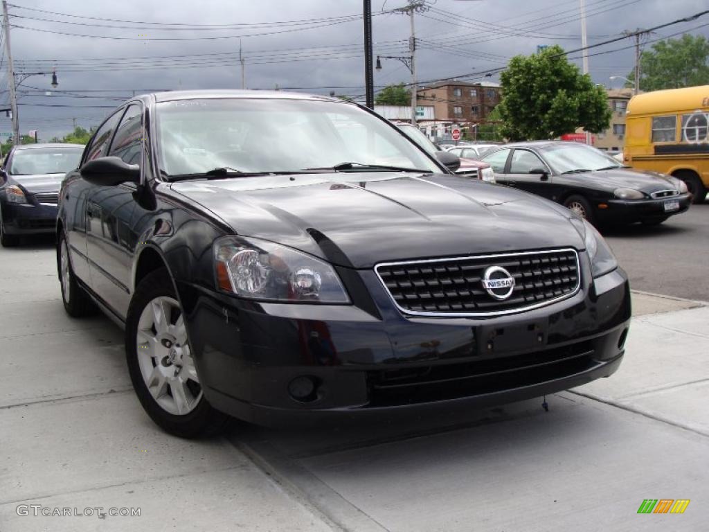 2006 Altima 2.5 S - Super Black / Charcoal photo #1