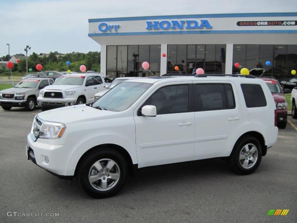 Taffeta White Honda Pilot