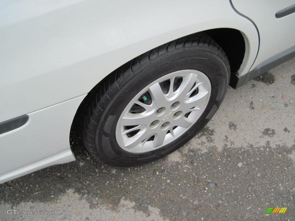 2004 Impala  - White / Medium Gray photo #11