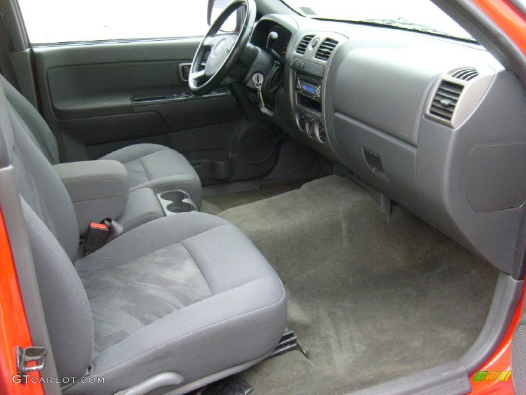 2004 Colorado LS Crew Cab 4x4 - Victory Red / Sport Pewter photo #19