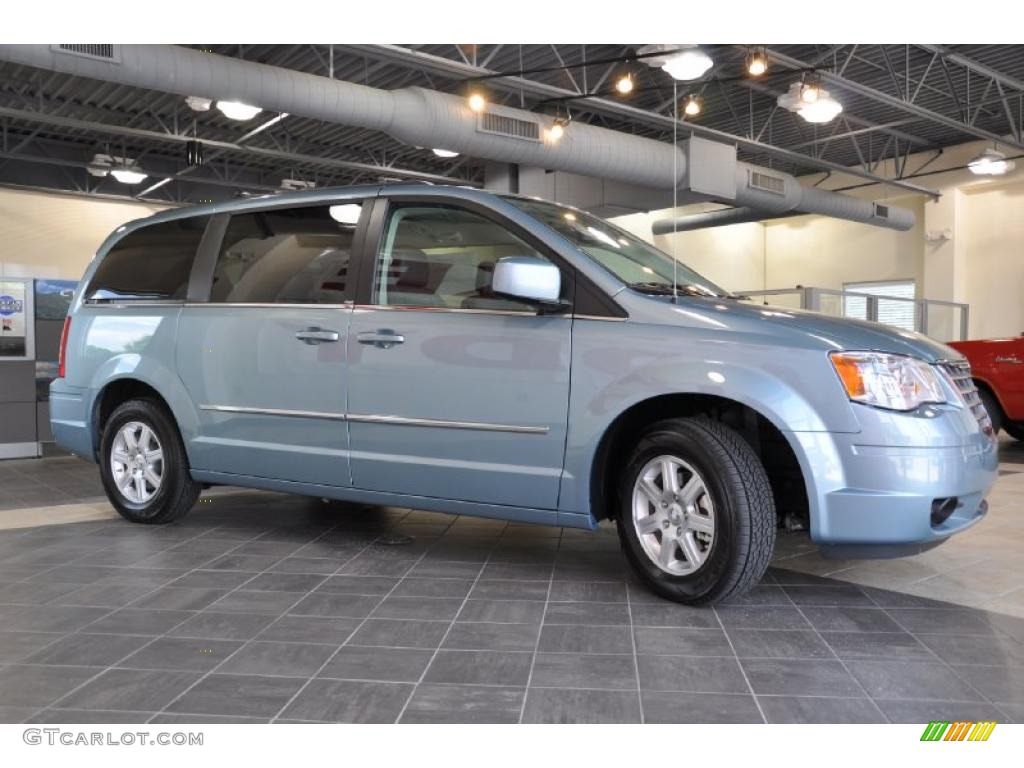 2010 Town & Country Touring - Clearwater Blue Pearl / Dark Slate Gray photo #3