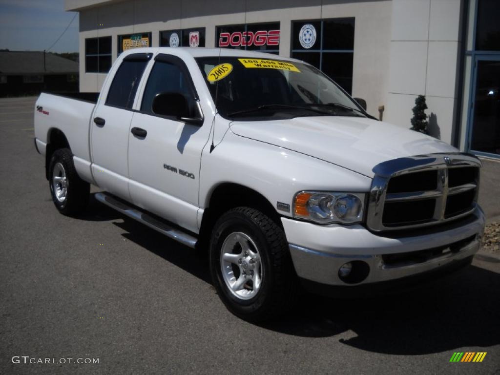 2005 Ram 1500 SLT Quad Cab 4x4 - Bright White / Dark Slate Gray photo #20