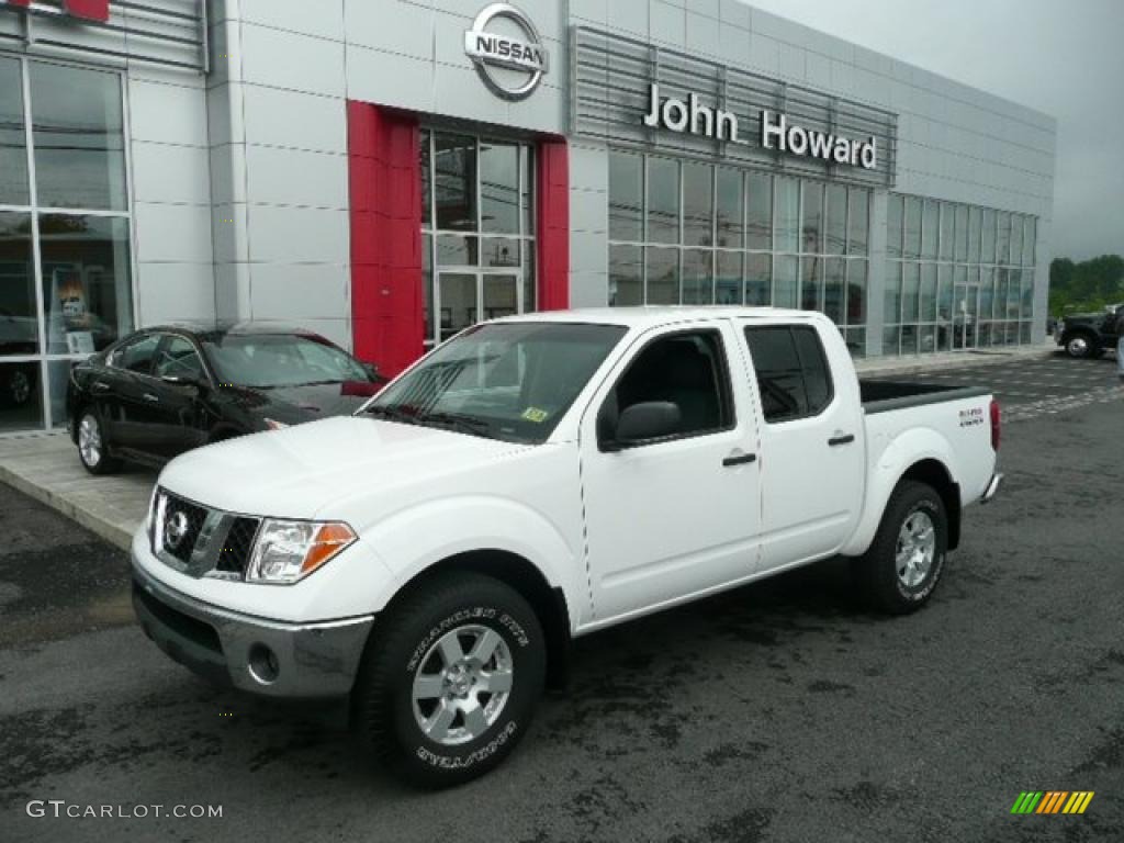 Avalanche White Nissan Frontier