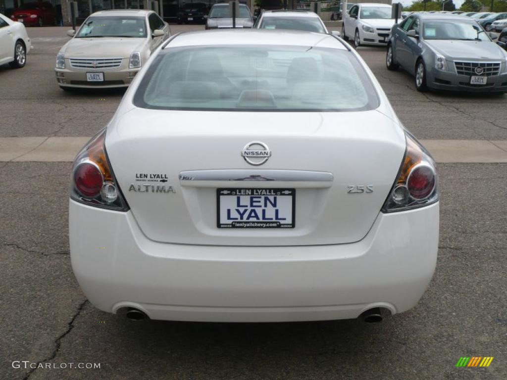 2009 Altima 2.5 S - Winter Frost Pearl / Frost photo #5