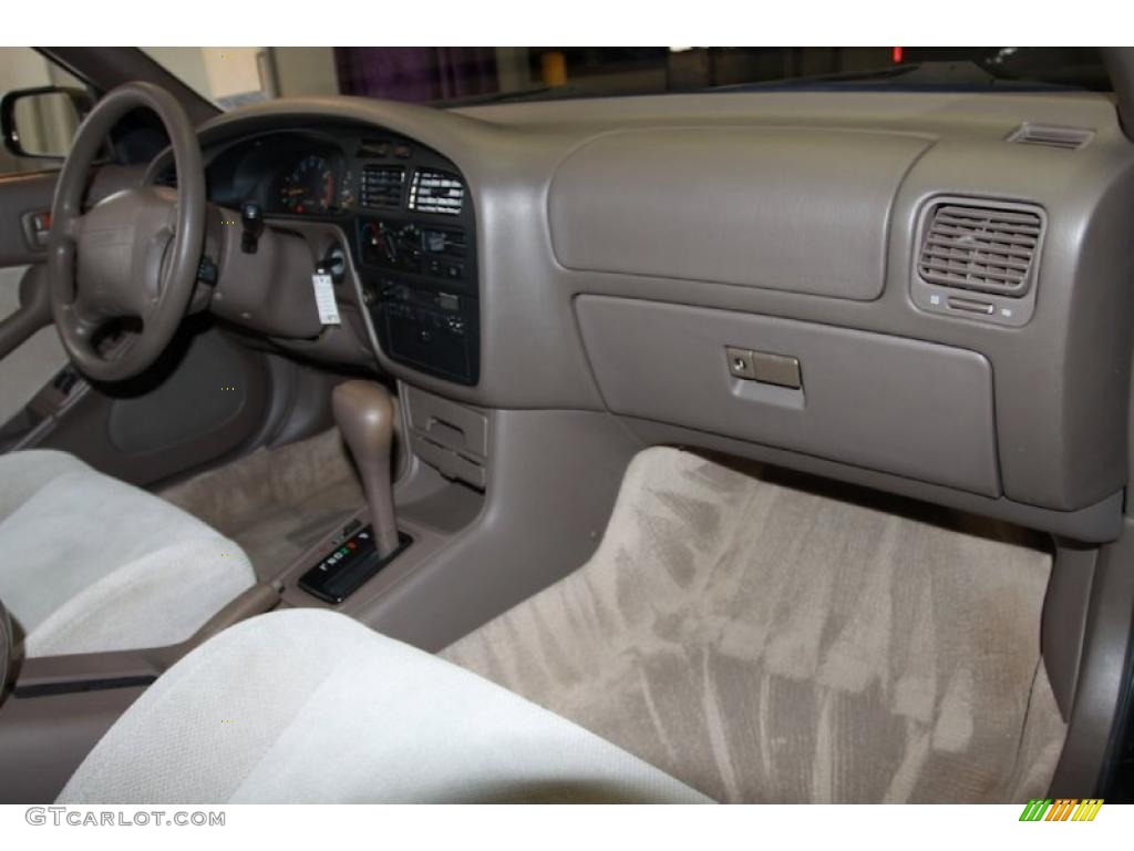 1994 Camry LE Sedan - Black / Beige photo #9