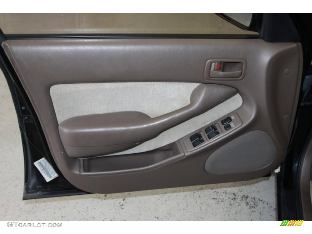 1994 Camry LE Sedan - Black / Beige photo #12