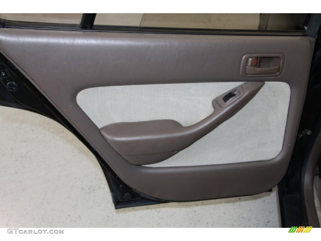 1994 Camry LE Sedan - Black / Beige photo #20