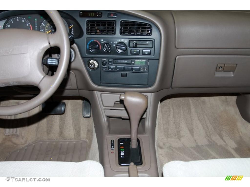 1994 Camry LE Sedan - Black / Beige photo #21