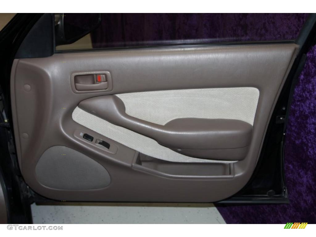 1994 Camry LE Sedan - Black / Beige photo #24