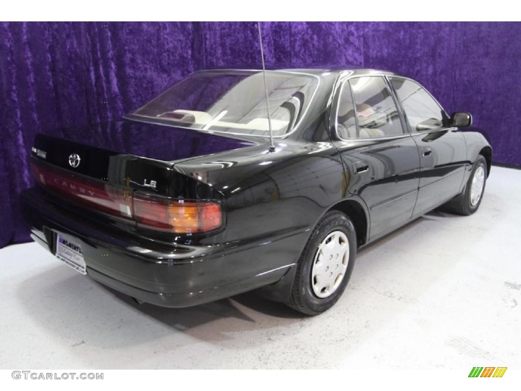 1994 Camry LE Sedan - Black / Beige photo #35