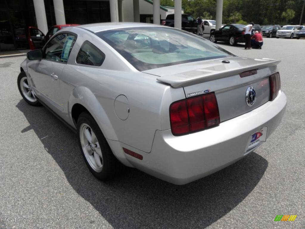 2009 Mustang V6 Premium Coupe - Brilliant Silver Metallic / Light Graphite photo #12