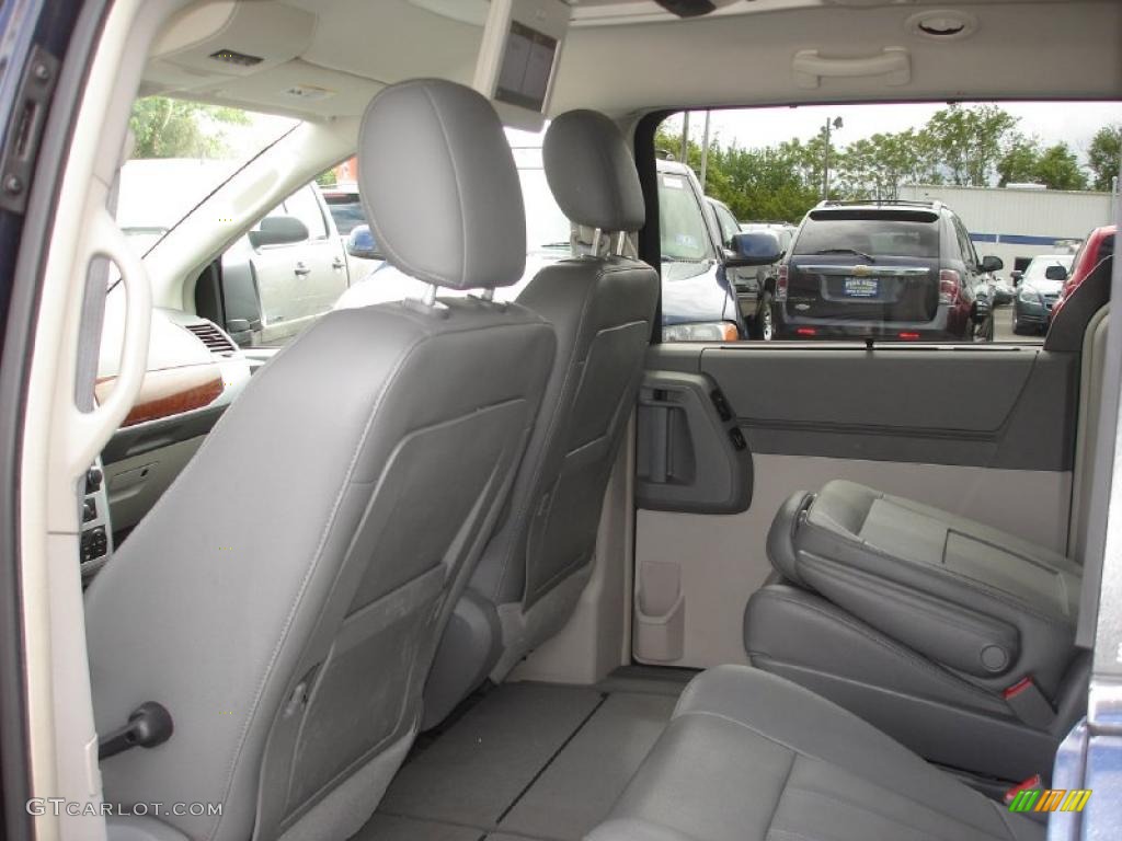 2008 Town & Country Touring - Clearwater Blue Pearlcoat / Medium Slate Gray/Light Shale photo #11