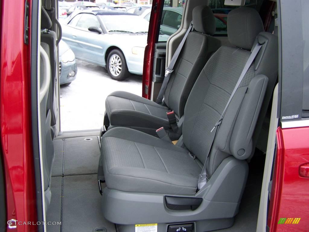 2008 Town & Country Touring - Inferno Red Crystal Pearlcoat / Medium Slate Gray/Light Shale photo #17