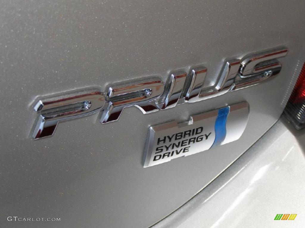 2004 Prius Hybrid - Millenium Silver Metallic / Burgundy/Gray photo #9