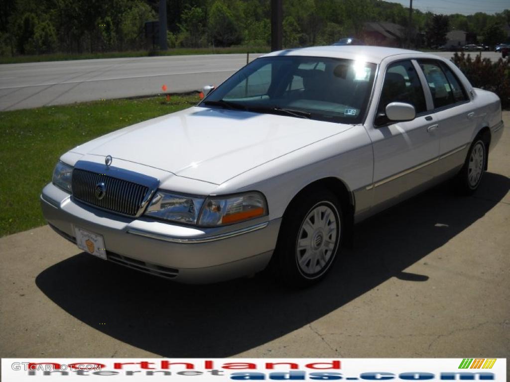 2004 Grand Marquis GS - Vibrant White / Light Flint photo #13