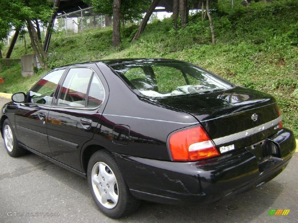 2001 Altima GXE - Super Black / Charcoal photo #3