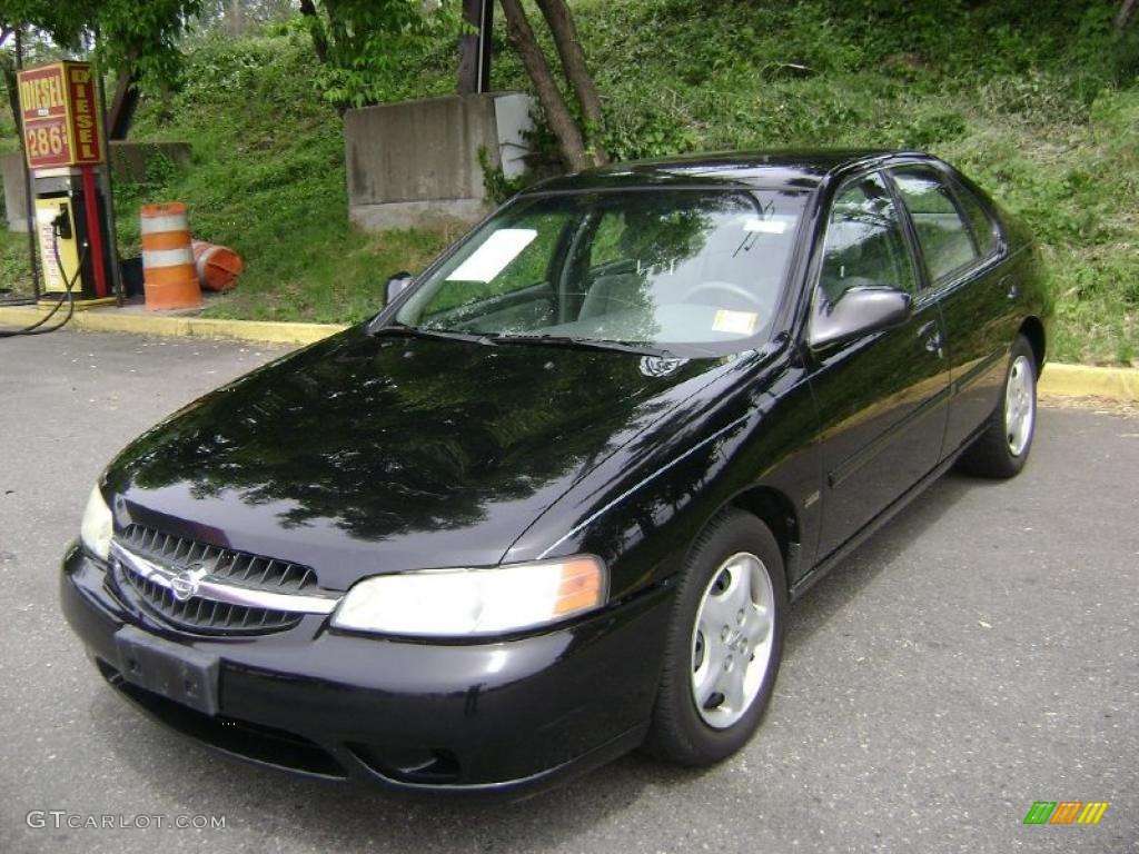 2001 Altima GXE - Super Black / Charcoal photo #4