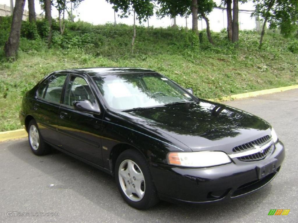 2001 Altima GXE - Super Black / Charcoal photo #6