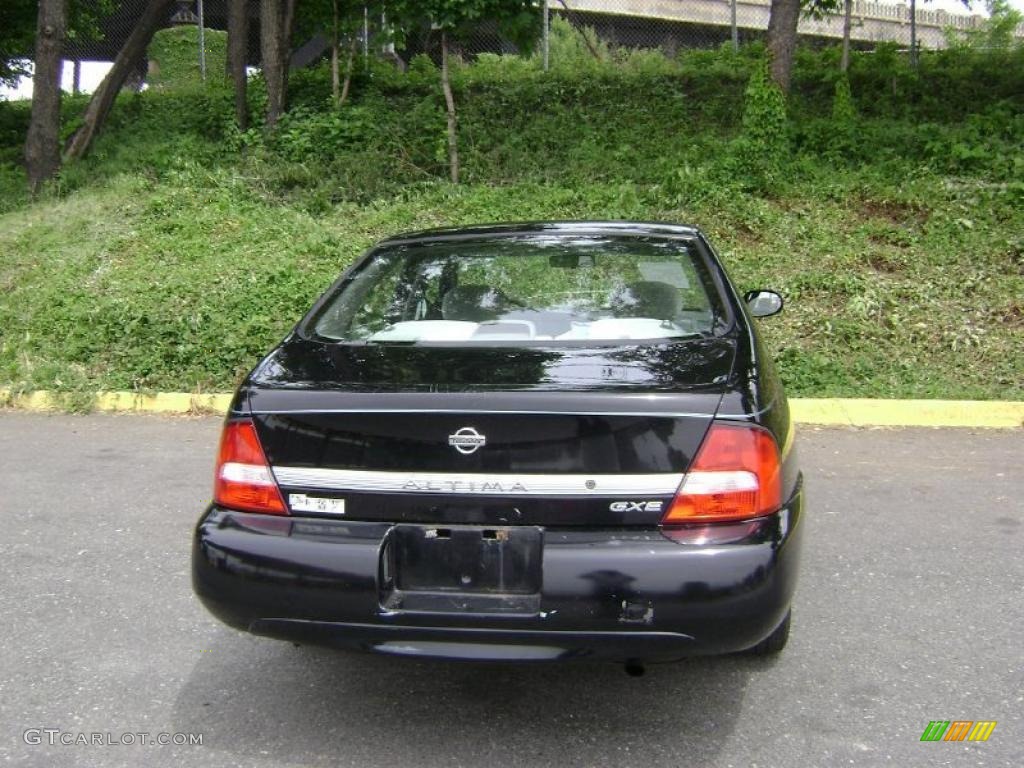 2001 Altima GXE - Super Black / Charcoal photo #7