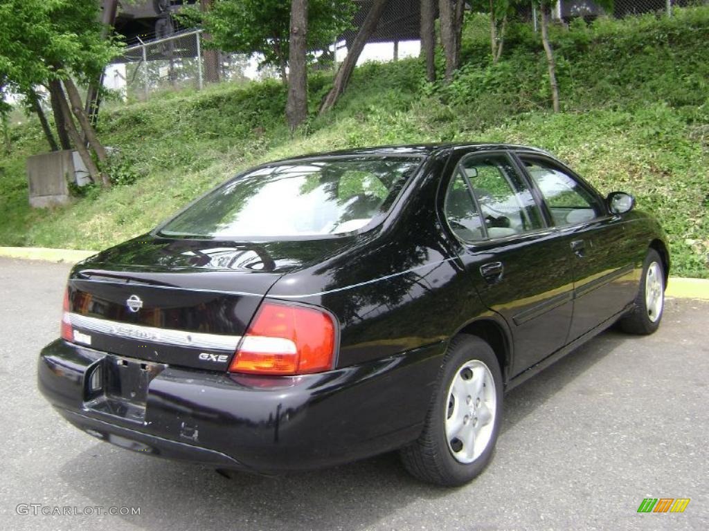 2001 Altima GXE - Super Black / Charcoal photo #8