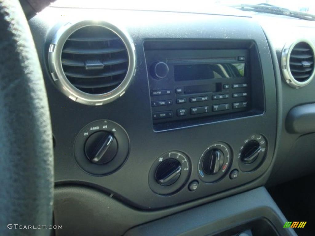 2003 Expedition XLT 4x4 - Silver Birch Metallic / Flint Grey photo #13