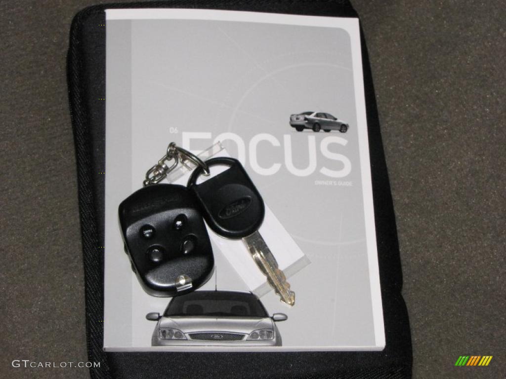 2006 Focus ZX4 S Sedan - Cloud 9 White / Dark Pebble/Light Pebble photo #19