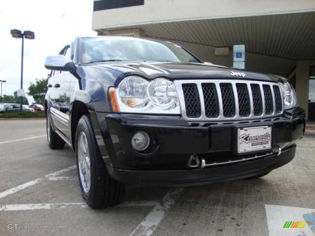 Black Jeep Grand Cherokee