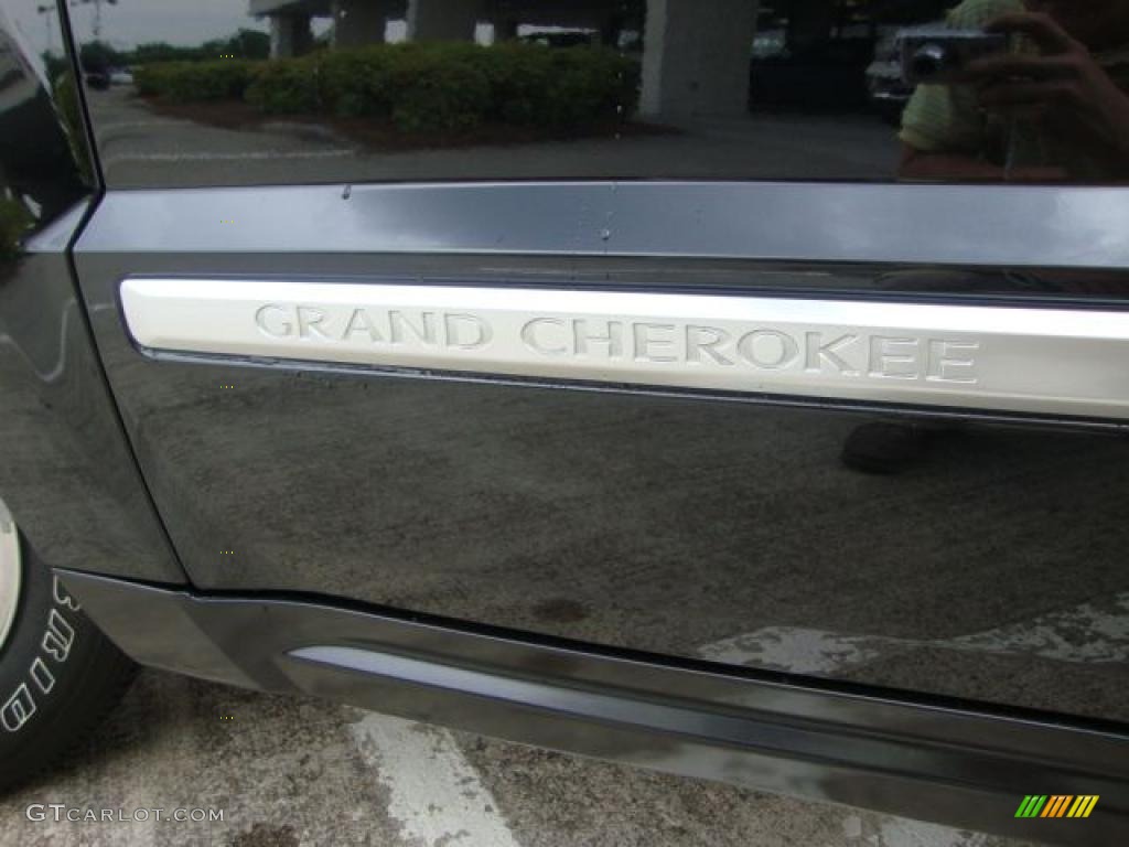 2006 Grand Cherokee Overland 4x4 - Black / Dark Khaki/Light Graystone photo #28