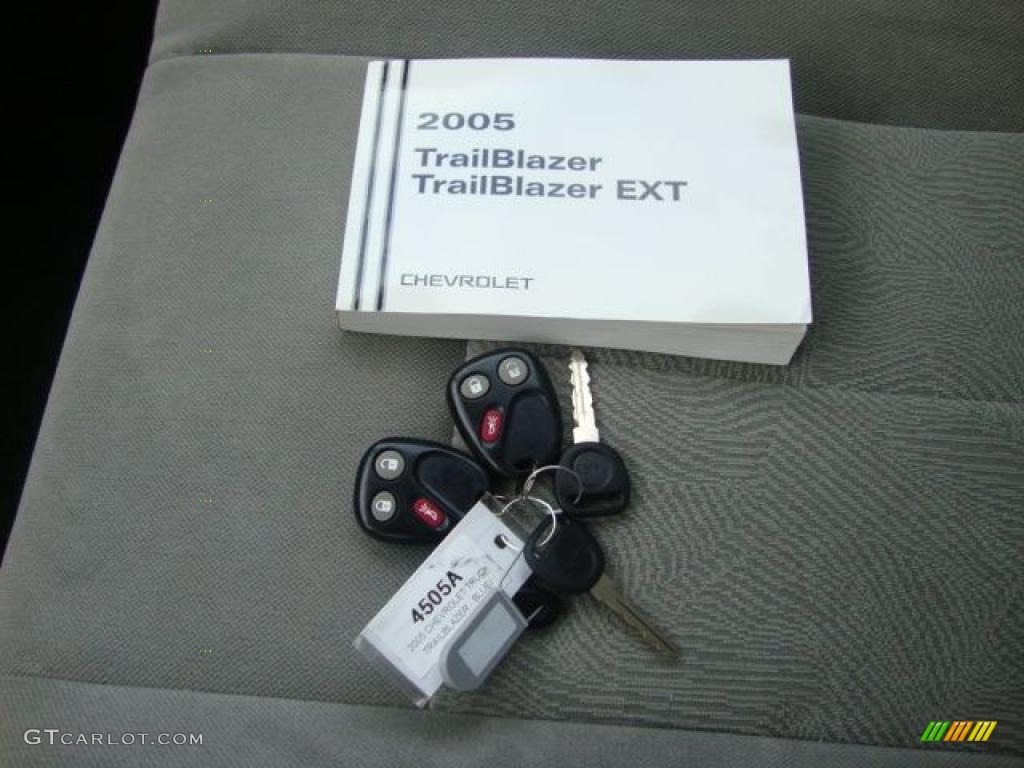 2005 TrailBlazer EXT LS 4x4 - Superior Blue Metallic / Light Gray photo #34