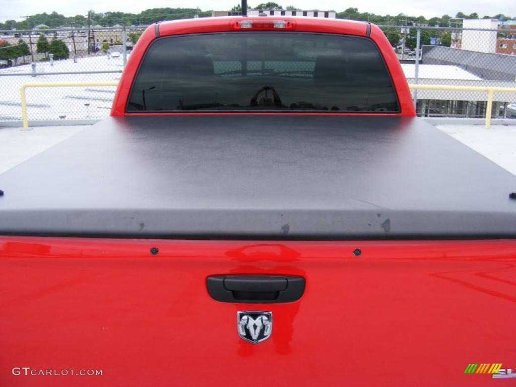 2006 Ram 1500 SLT Quad Cab 4x4 - Flame Red / Medium Slate Gray photo #27