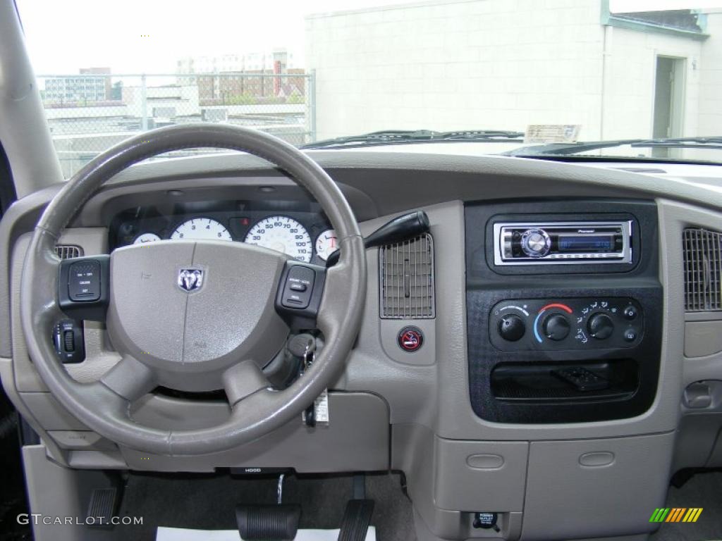 2005 Ram 1500 SLT Quad Cab 4x4 - Black / Taupe photo #11