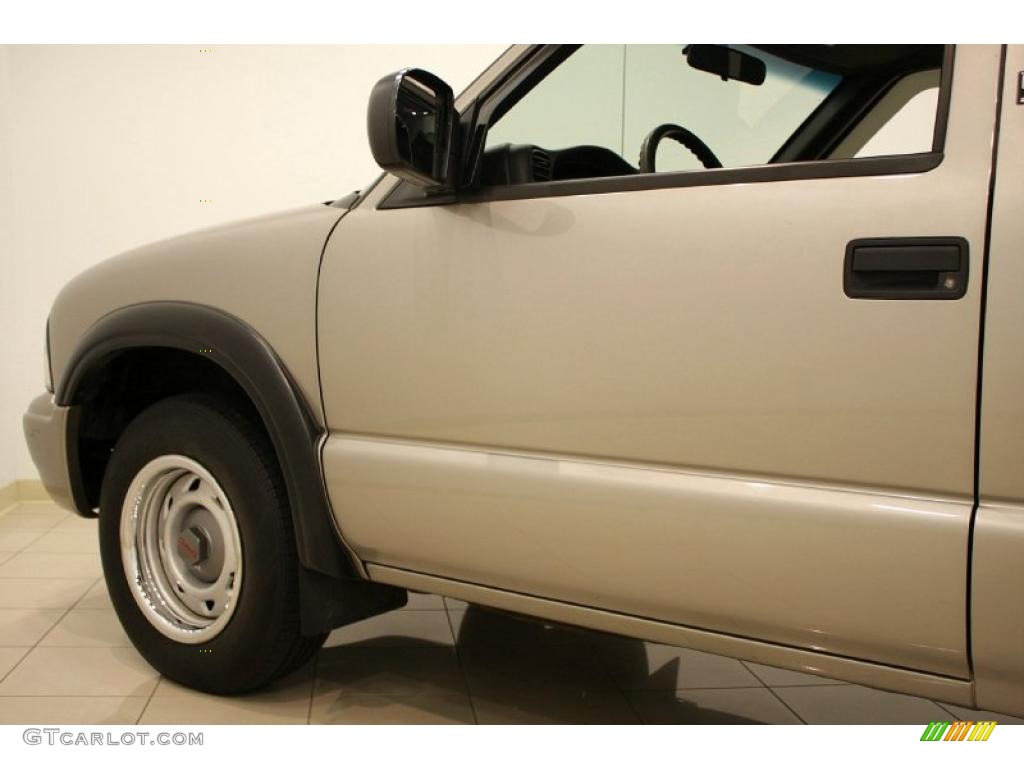 2002 Sonoma SL Regular Cab - Pewter Metallic / Graphite photo #17